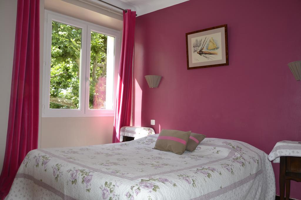 Hotellerie De L'Esplanade Rians  Εξωτερικό φωτογραφία